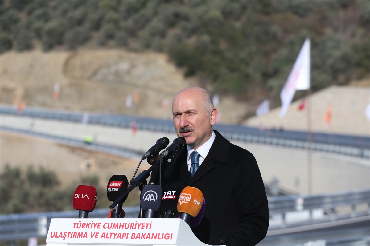 Bakan Karaismailoğlu, Gemlik-Yenimahalle Farklı Seviyeli Kavşağı ve Bağlantı Yolları Açılış Töreni'nde konuştu: