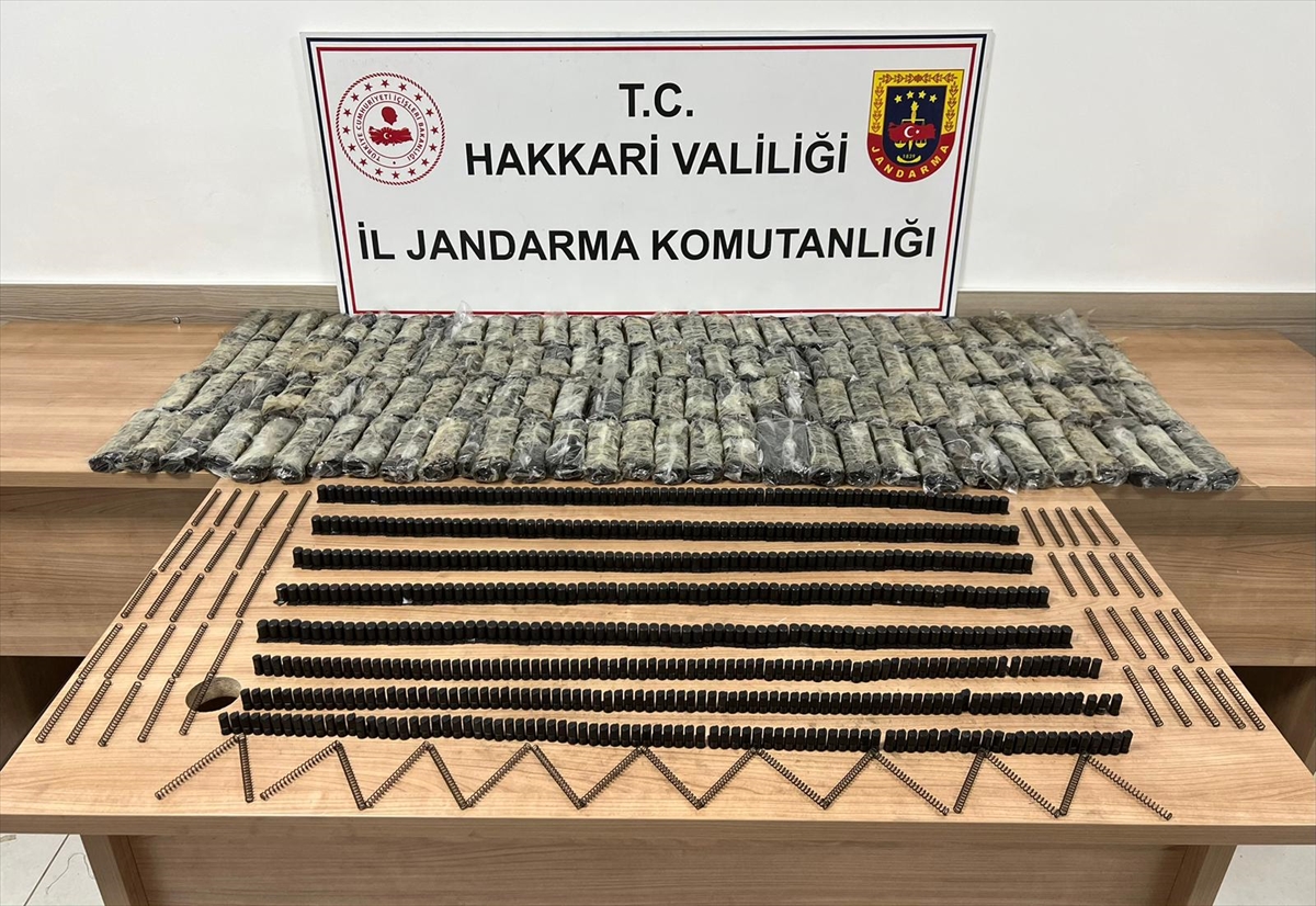 Hakkari'de çok sayıda tabanca parçası ele geçirildi