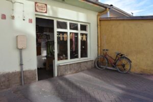 ESKİŞEHİR (AA) – Eskişehir'de 65 yıldır ayakkabı tamirciliği yapan 83