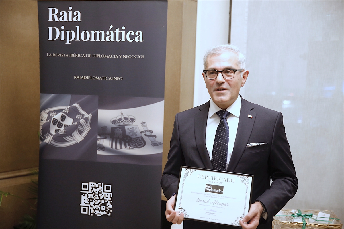 İspanya'da Türkiye'nin Madrid Büyükelçisi Akçapar'a “en iyi büyükelçi” ödülü verildi