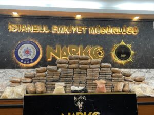 - Operasyon kapsamında gözaltına alınan 10 şüpheliden 3'ü tutuklandı