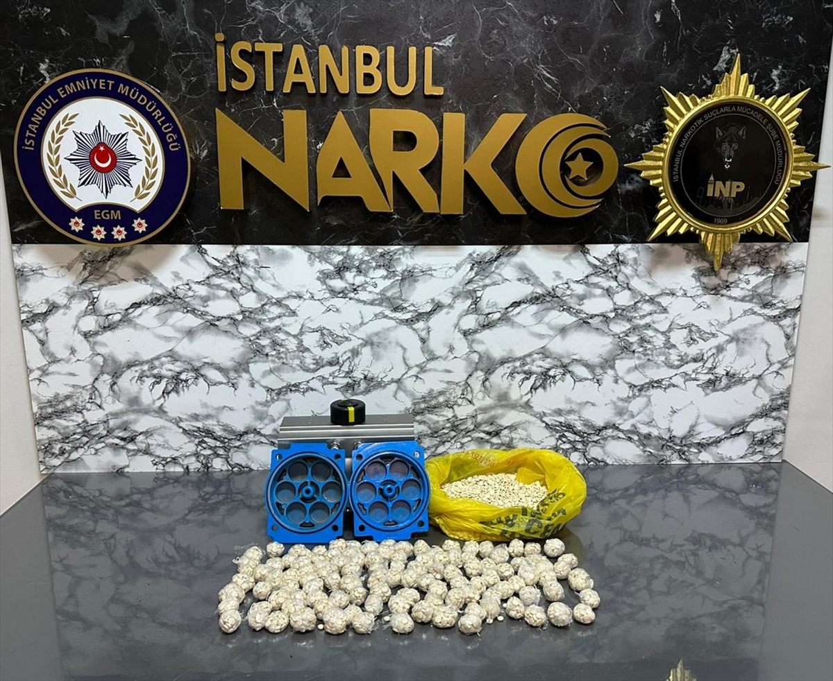 İstanbul'da uyuşturucu operasyonunda yakalanan 151 zanlının emniyetteki işlemleri sürüyor