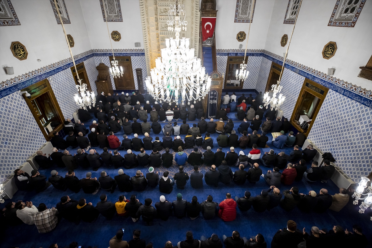 İsveç'e tepki amacıyla 90 bin camide sabah namazı vaktinde Kur'an-ı Kerim okundu