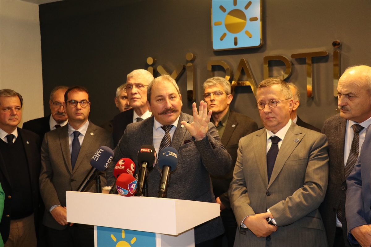 İYİ Partili Akalın'dan İzmir kongresi öncesi adaylara “eşit mesafe” açıklaması