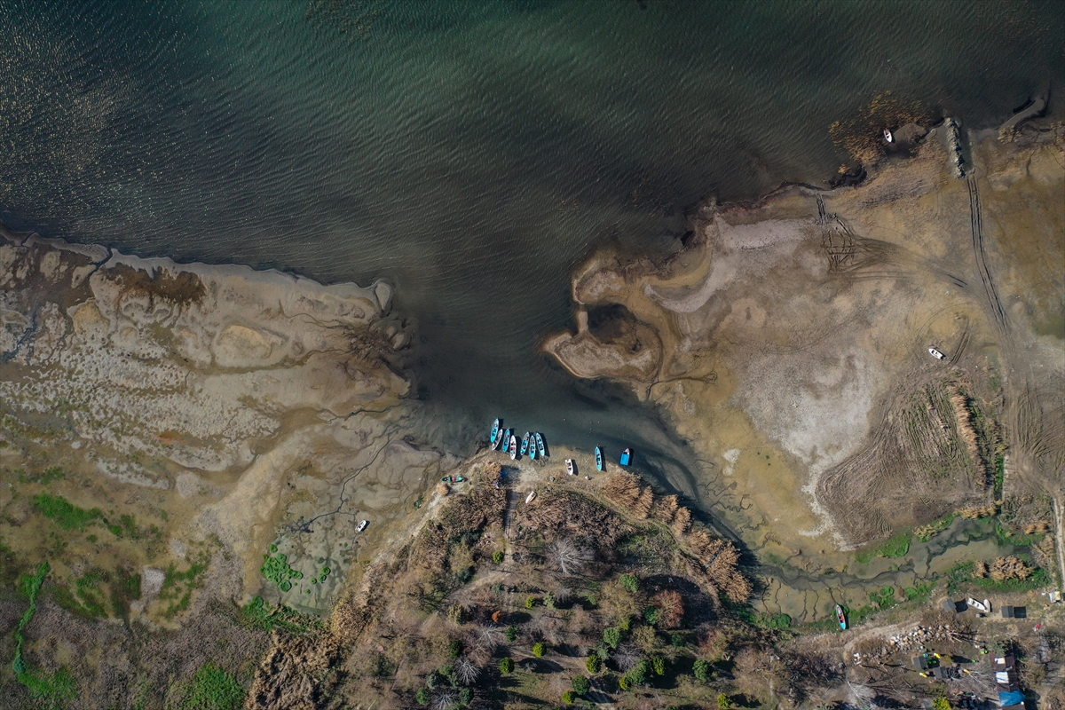 İznik Gölü'nün bazı bölümlerinde su çekilmesi 100 metreye ulaştı
