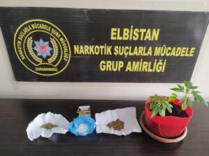 KAHRAMANMARAŞ (AA) – Kahramanmaraş'ın Elbistan ilçesinde düzenlenen uyuşturucu operasyonunda gözaltına