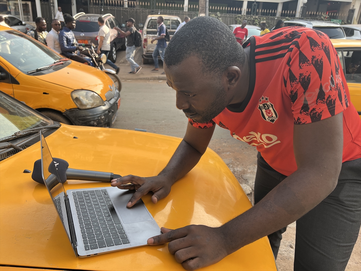 Kamerunlu taksiciler AA’nın “Yılın Fotoğrafları” oylamasına katıldı