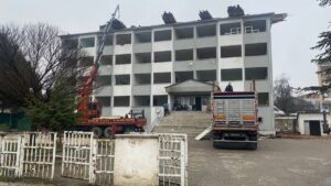 KARABÜK (AA) – Karabük'ün Eflani ilçesinde deprem dayanıklılık testini geçemeyen