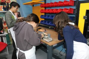 KARABÜK (AA) – Karabük'te DENEYAP Teknoloji Atölyeleri'ne giren öğrenciler, yapay