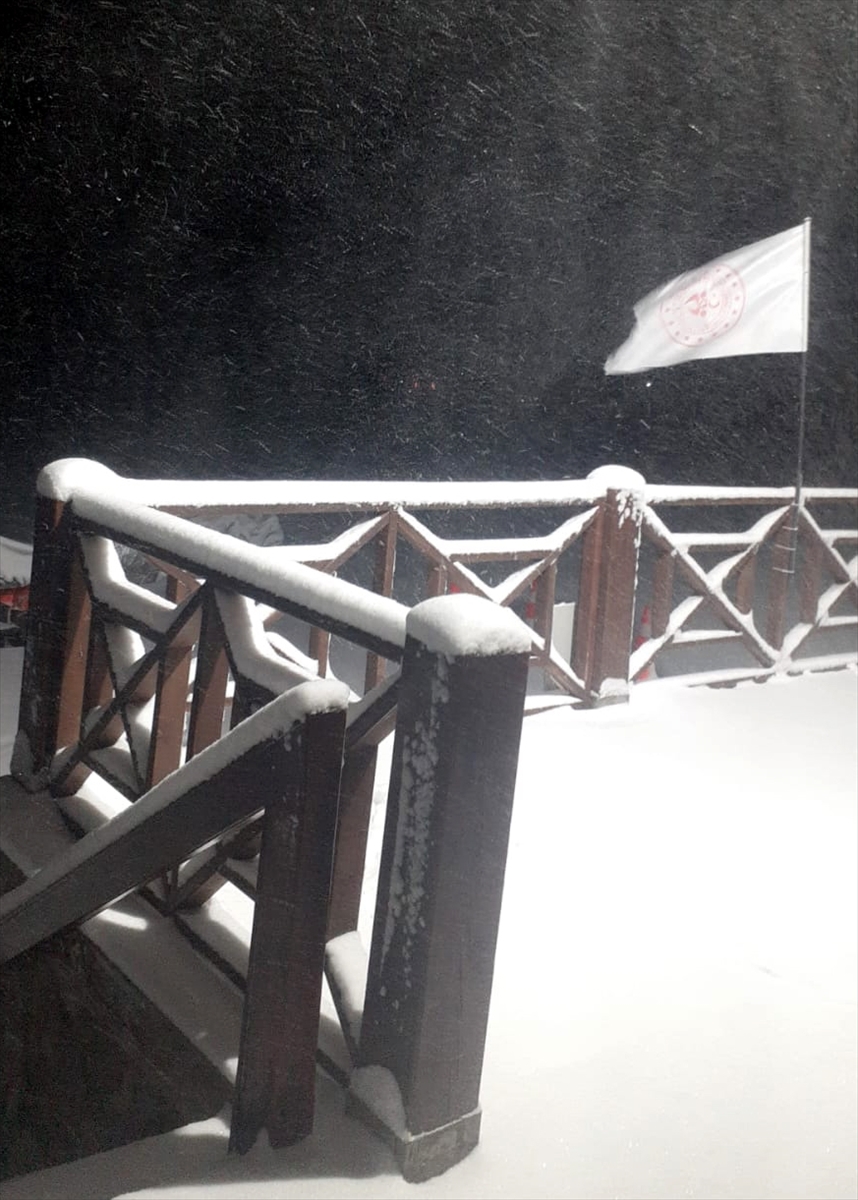 Karabük'ün yüksek kesimlerinde kar yağışı başladı
