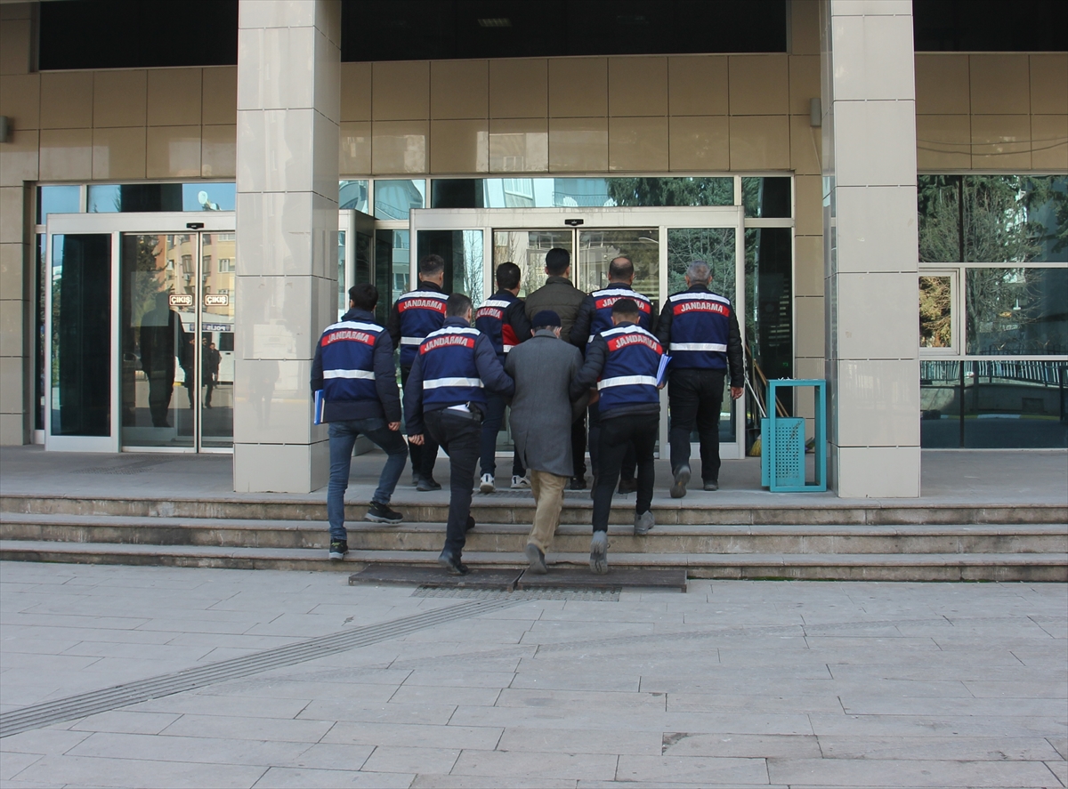Kilis merkezli DEAŞ operasyonunda yakalanan 2 zanlıdan 1'i tutuklandı