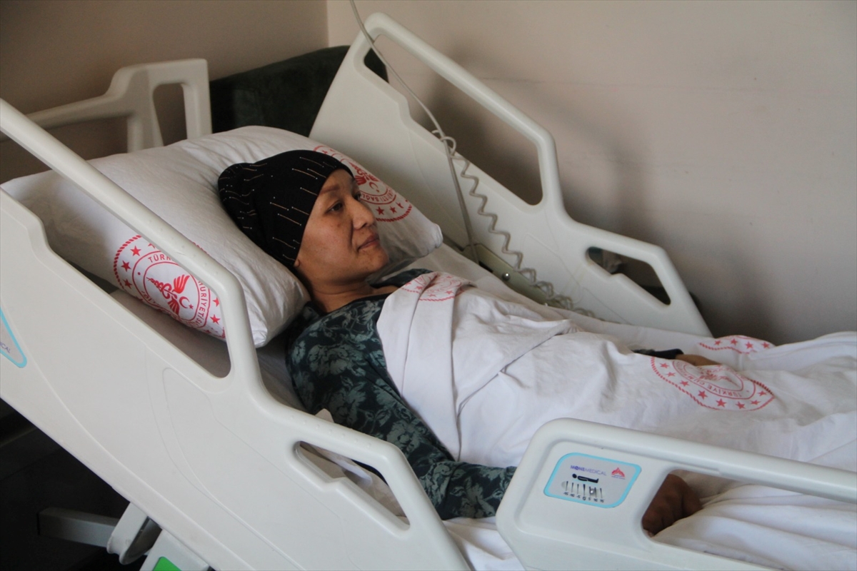 Kırgızistanlı kadın rahmindeki tümörden Türkiye'deki ameliyatla kurtuldu
