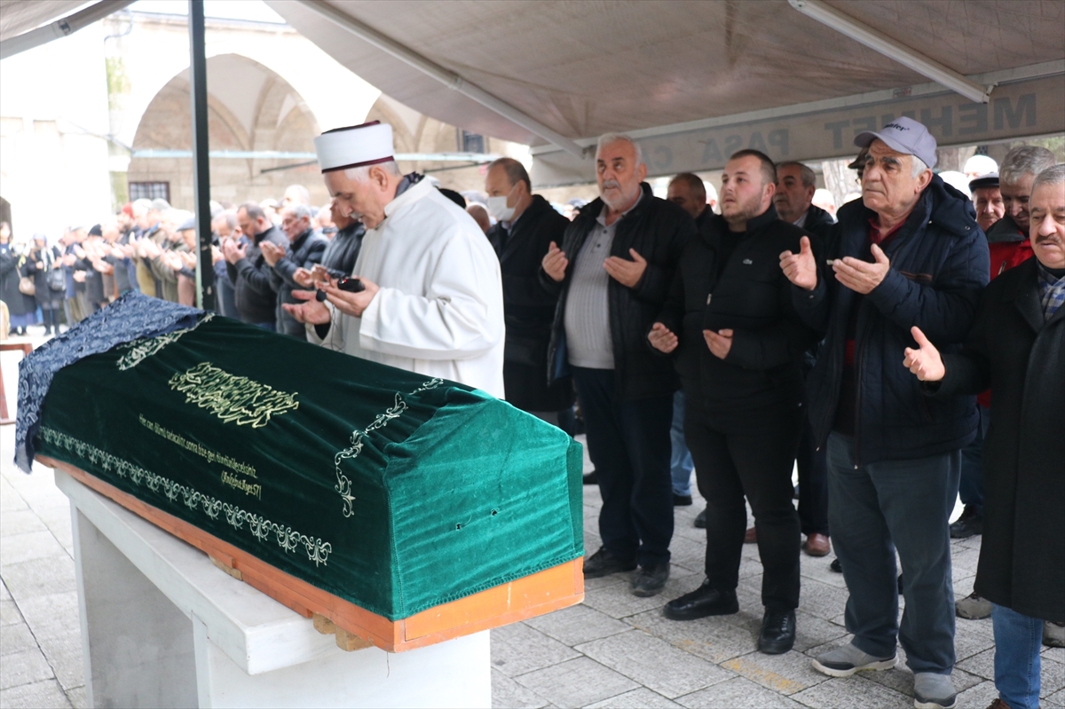 GÜNCELLEME – Kırklareli'nde köprü ayağına çarpan otomobildeki çift hayatını kaybetti