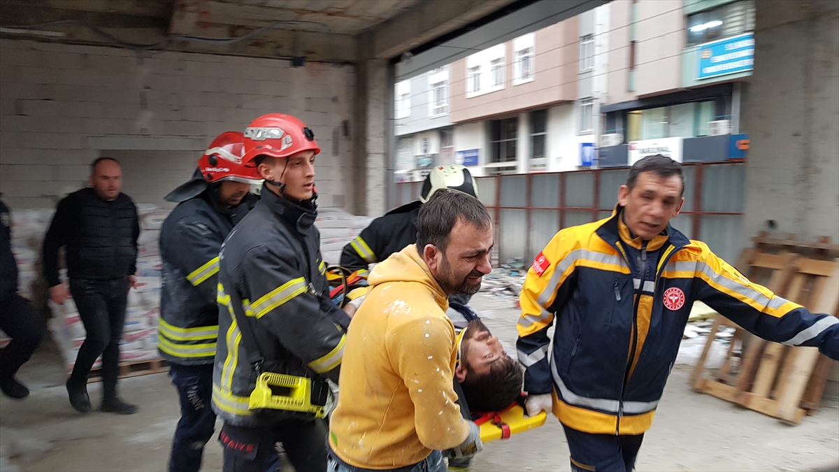 Kocaeli'de 4. kattan asansör boşluğuna düşen işçi yaralandı