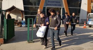 KOCAELİ (AA) – Kocaeli'nin İzmit ilçesinde bir kişinin bıçakla yaralandığı