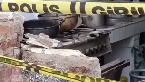 - Yaralanan 74 yaşındaki kadın hastaneye kaldırıldı