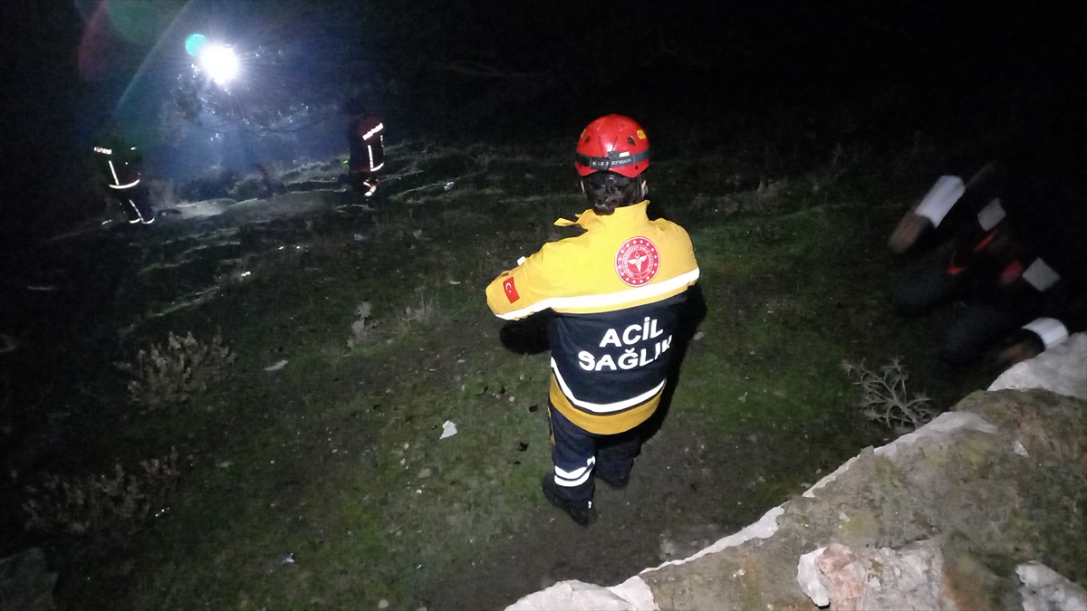 Manisa'da uçuruma yuvarlanan otomobildeki asteğmen hayatını kaybetti