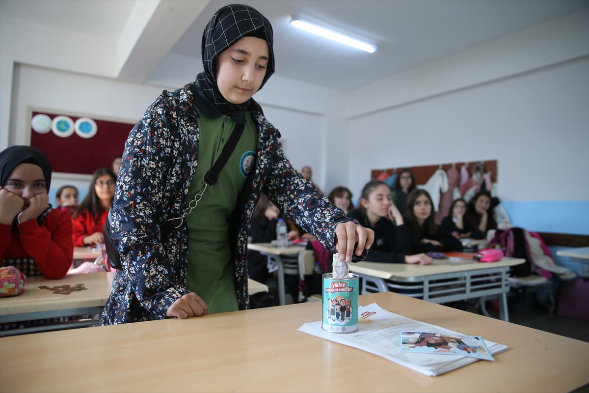 Mardinli öğrenciler harçlıklarıyla 5 ülkeden yetimlere destek oldu