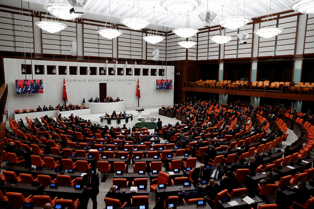 Memur ve emekli maaş artışlarını içeren kanun teklifi, TBMM Genel Kurulunda kabul edilerek yasalaştı