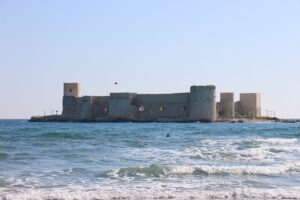 MERSİN (AA) – Mersin'in Erdemli ilçesinde güneşli havayı değerlendirmek isteyenler