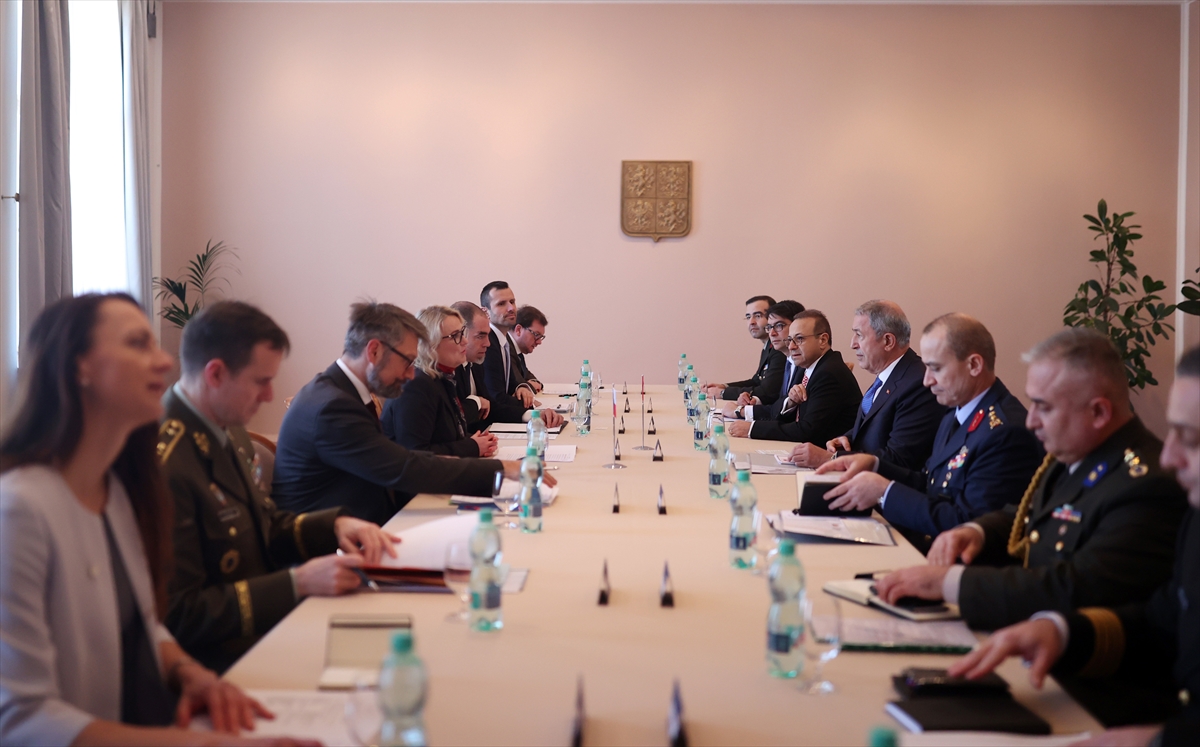 Milli Savunma Bakanı Akar, Çekya Savunma Bakanı Cernochova ile görüştü