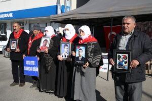 MUŞ (AA) – Muş'ta, çocuklarının terör örgütü PKK tarafından dağa