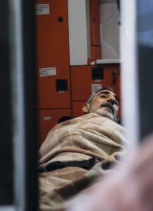 ANKARA (AA) – Ankara'nın Yenimahalle ilçesinde polisten kaçarken balkondan atlayan