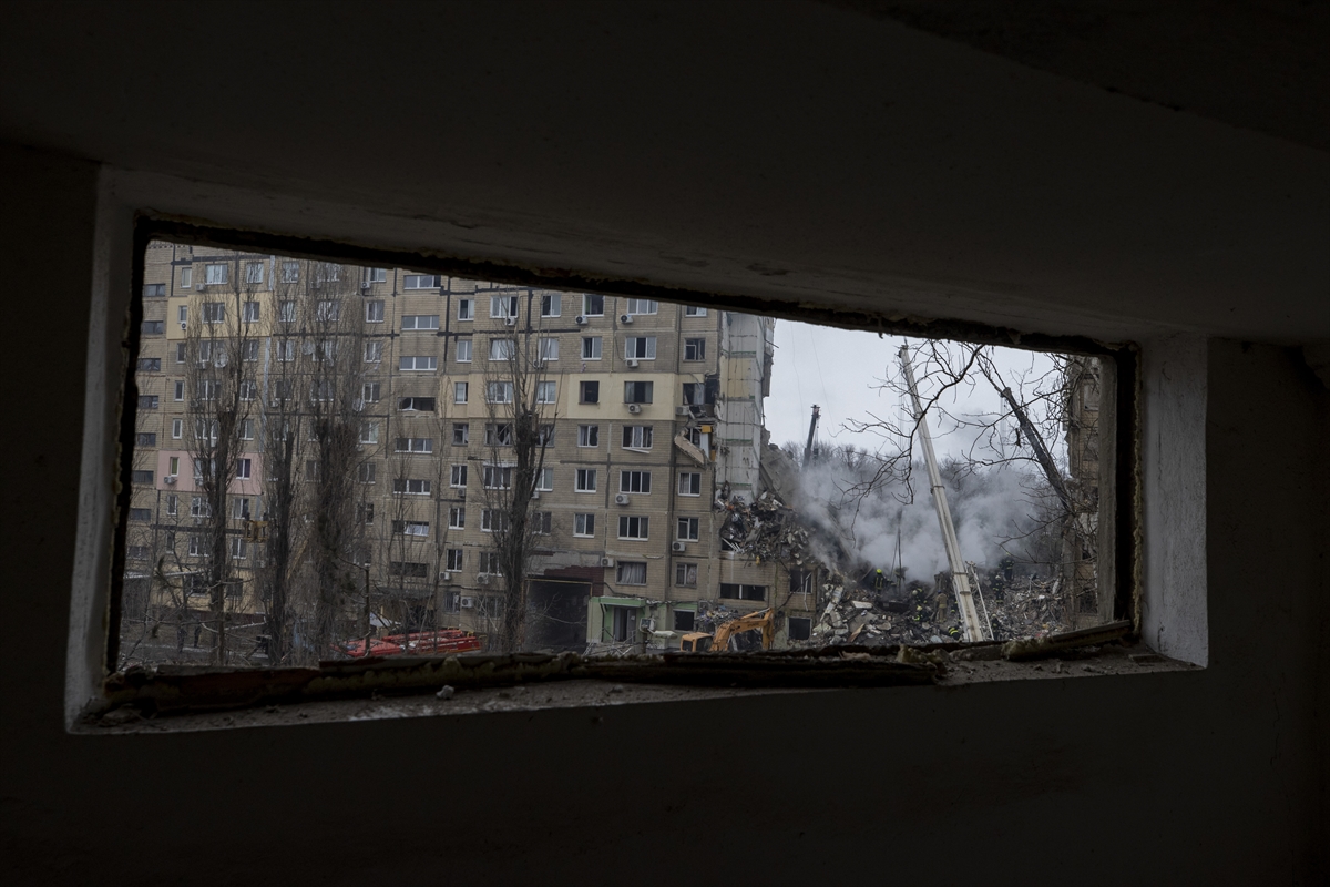 Zelenskiy, Rus ordusunun Dnipro'ya füze saldırısında ölü sayısının 25'e çıktığını duyurdu