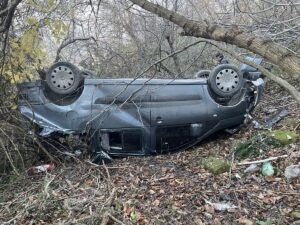 SAKARYA (AA) – Sakarya'nın Serdivan ilçesinde, park halindeyken el freninin