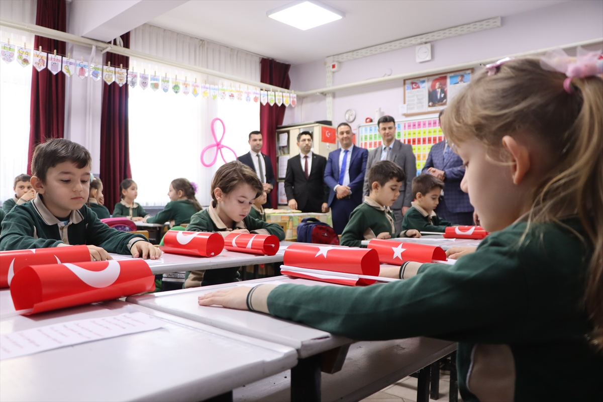 Doğu Marmara ve Batı Karadeniz'de öğrenciler karnelerini aldı