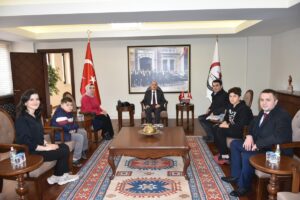 SAMSUN (AA) – Samsun Valisi Zülkif Dağlı, ailesi için hurma