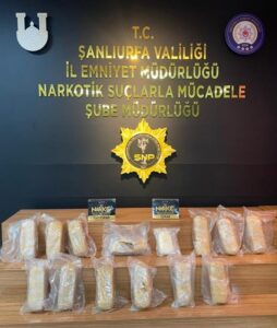 ŞANLIURFA (AA) – Şanlıurfa'da otomobilin yakıt deposuna gizlenmiş 13 kilo