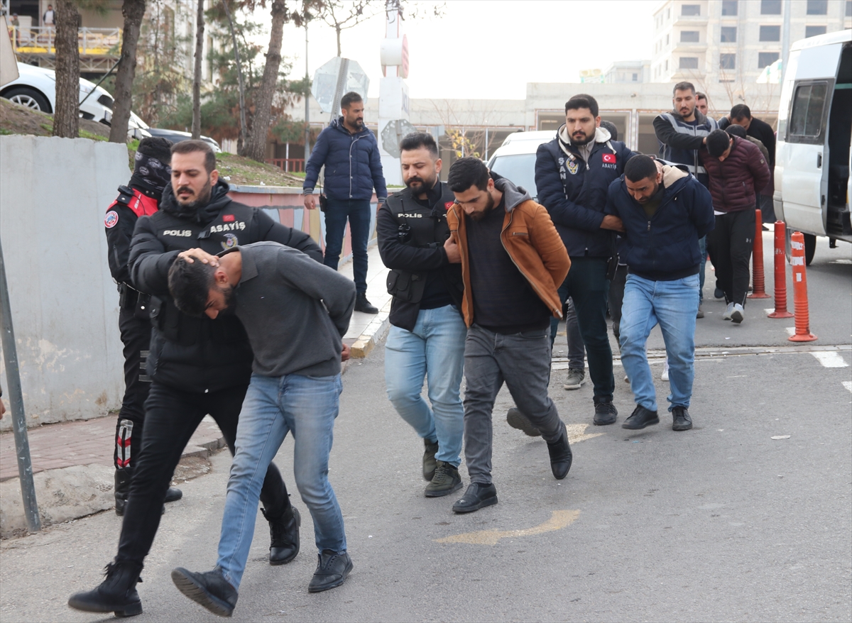 Şanlıurfa'daki kavgada gözaltına alınan 12 şüpheliden 7'si adliyeye sevk edildi