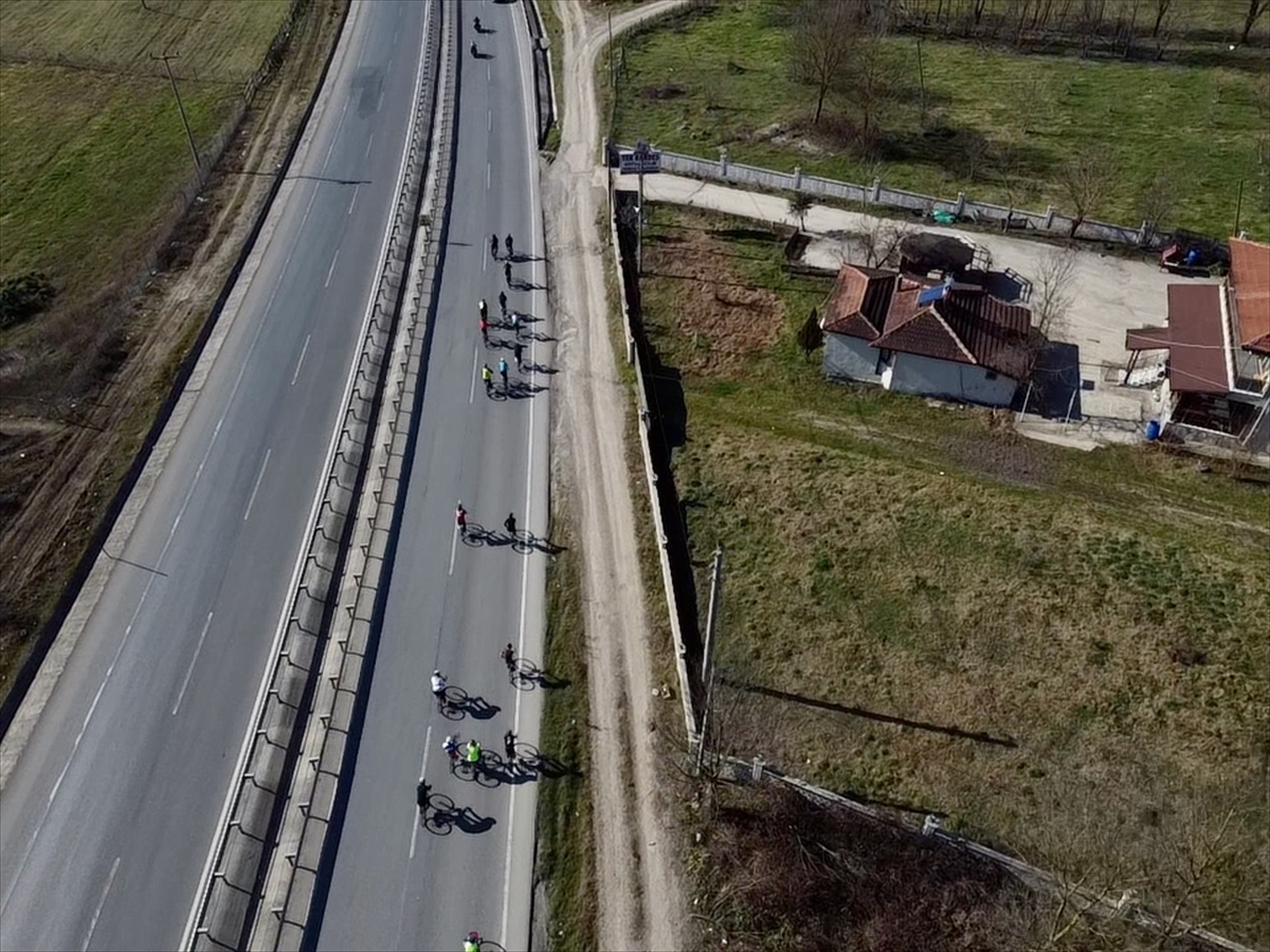 Şehit Emniyet Müdürü Okkan'ın mezarına pedal çevirdiler