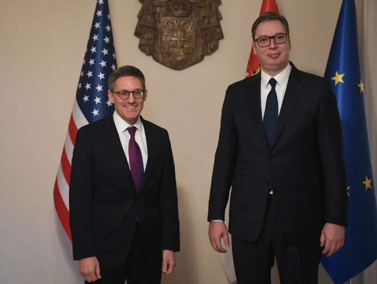 Sırp lider Vucic, ABD'li yetkili Chollet ile Kosova meselesini görüştü