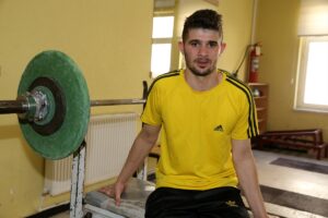 SİVAS (AA) – HALİFE YALÇINKAYA – Sivas'ta doğuştan görme engelli