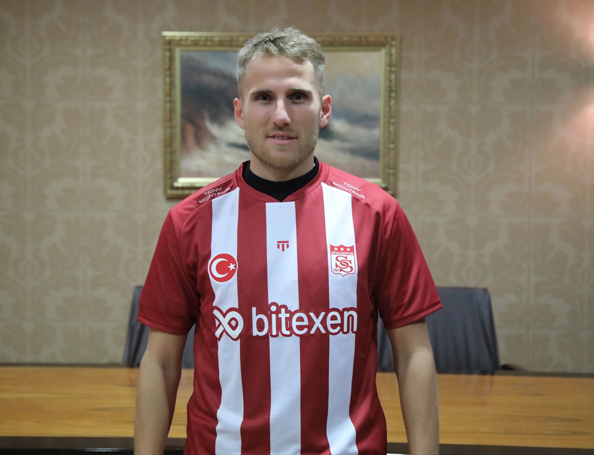 Sivasspor, İspanyol futbolcu Samu Saiz'i renklerine bağladı