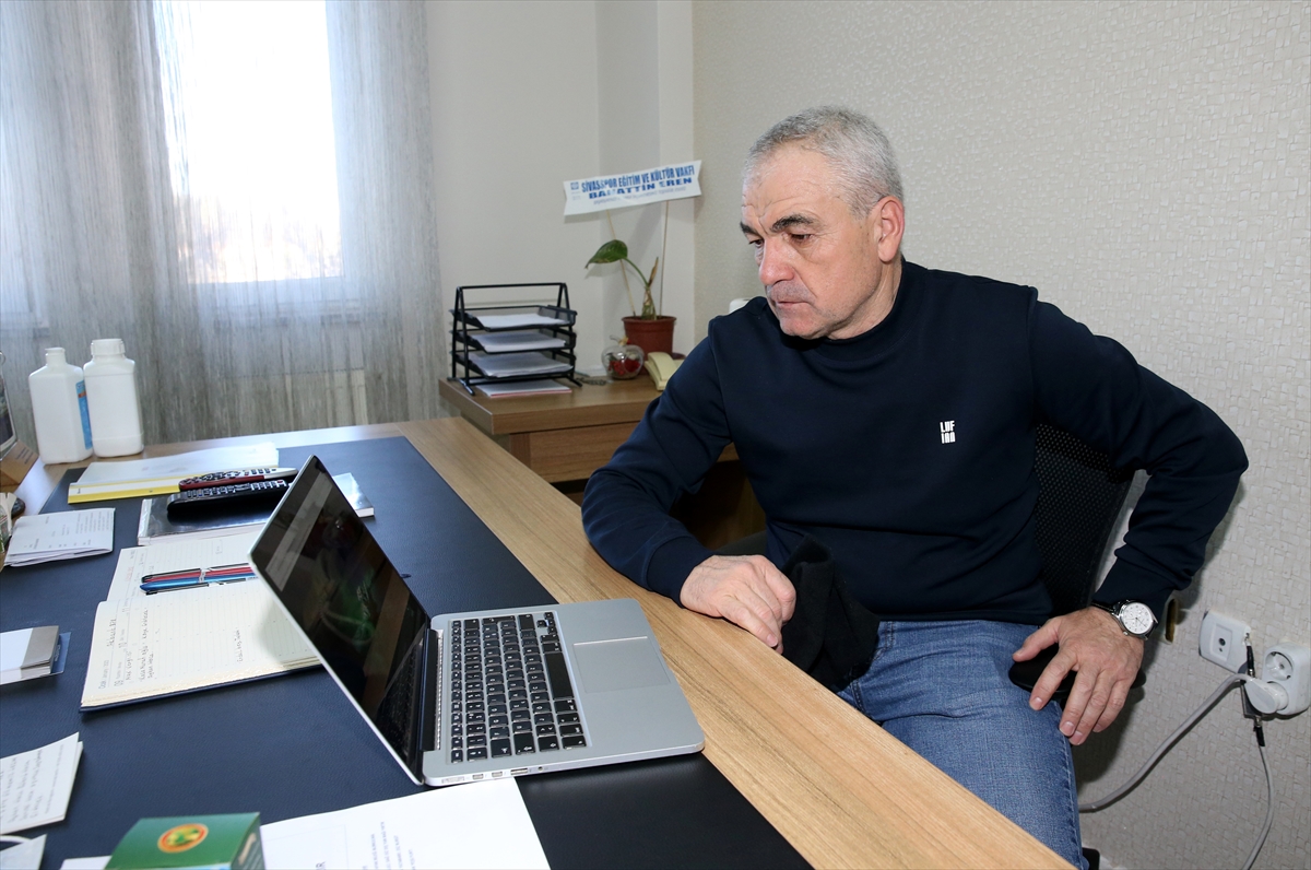 Sivasspor Teknik Direktörü Çalımbay, AA'nın “Yılın Fotoğrafları” oylamasına katıldı