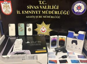 SİVAS (AA) – Sivas'ta dolandırıcılık yaptıkları iddiasıyla gözaltına alınan 3