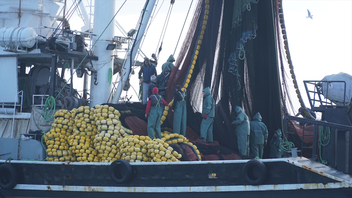 TEKİRDAĞ (AA) – Marmara Denizi'nde sabah saatlerinde başlayan lodos, Tekirdağ'da