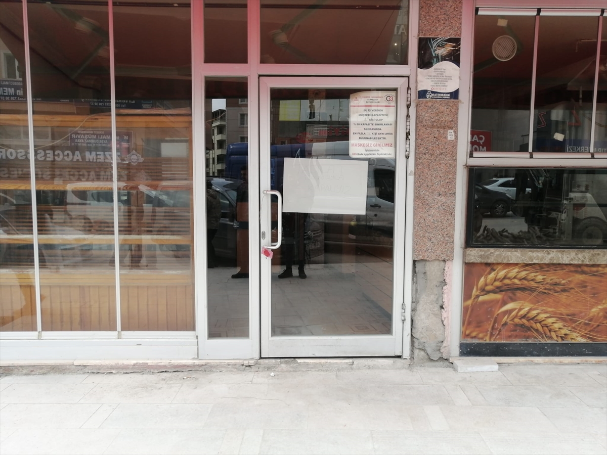 GÜNCELLEME – Tekirdağ'da vitrinindeki yiyeceklerin üzerinde fare gezen iş yeri mühürlendi