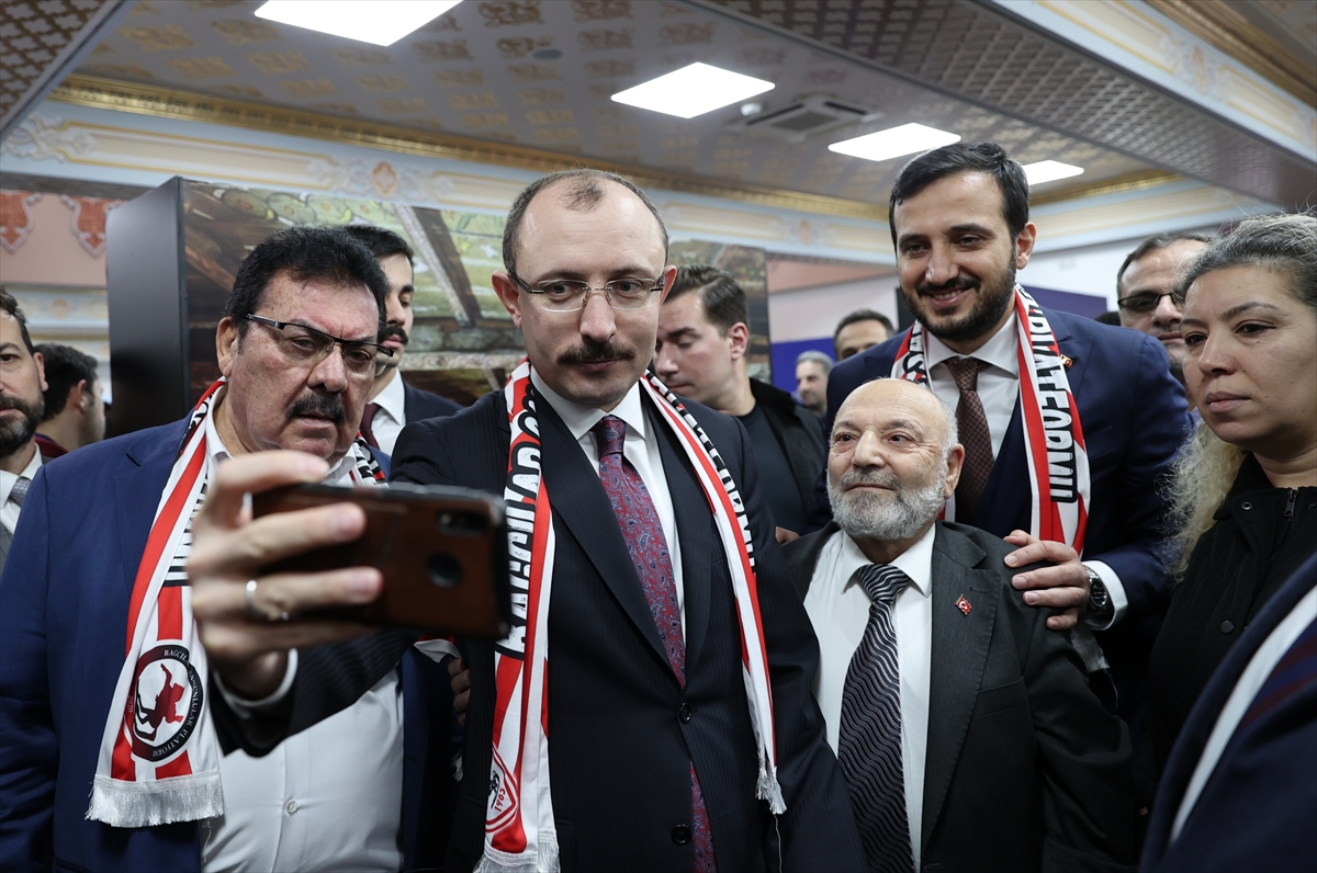 Ticaret Bakanı Mehmet Muş, Bağcılar'da vatandaşlarla bir araya geldi