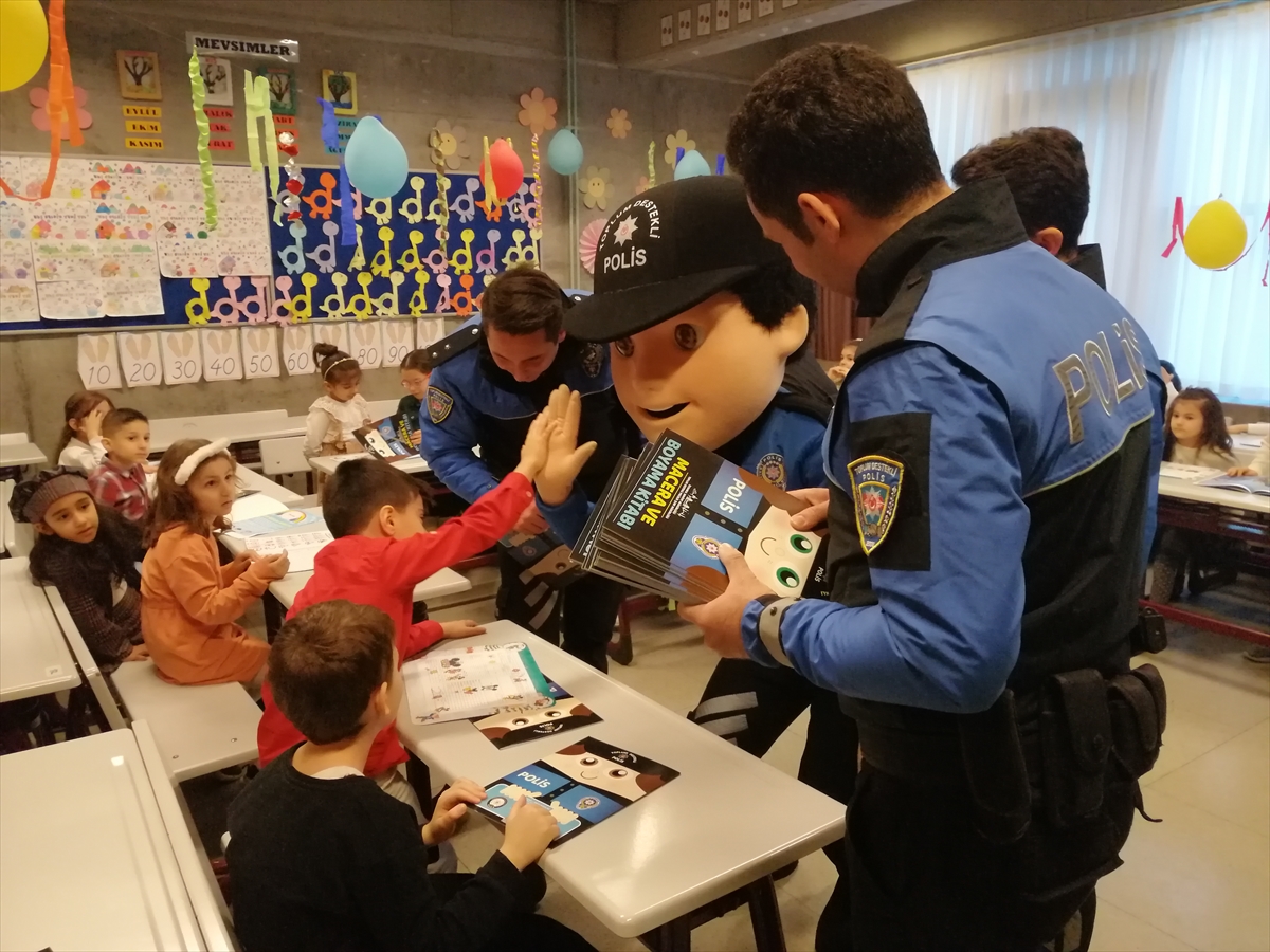 Toplum Destekli Polislerden karne alan öğrencilere “Cesur” sürprizi