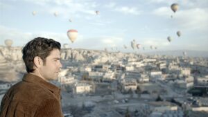 - Sunuculuğunu dünyaca ünlü oyuncu Adrian Grenier'nin yapacağı belgeselde, Türkiye'de