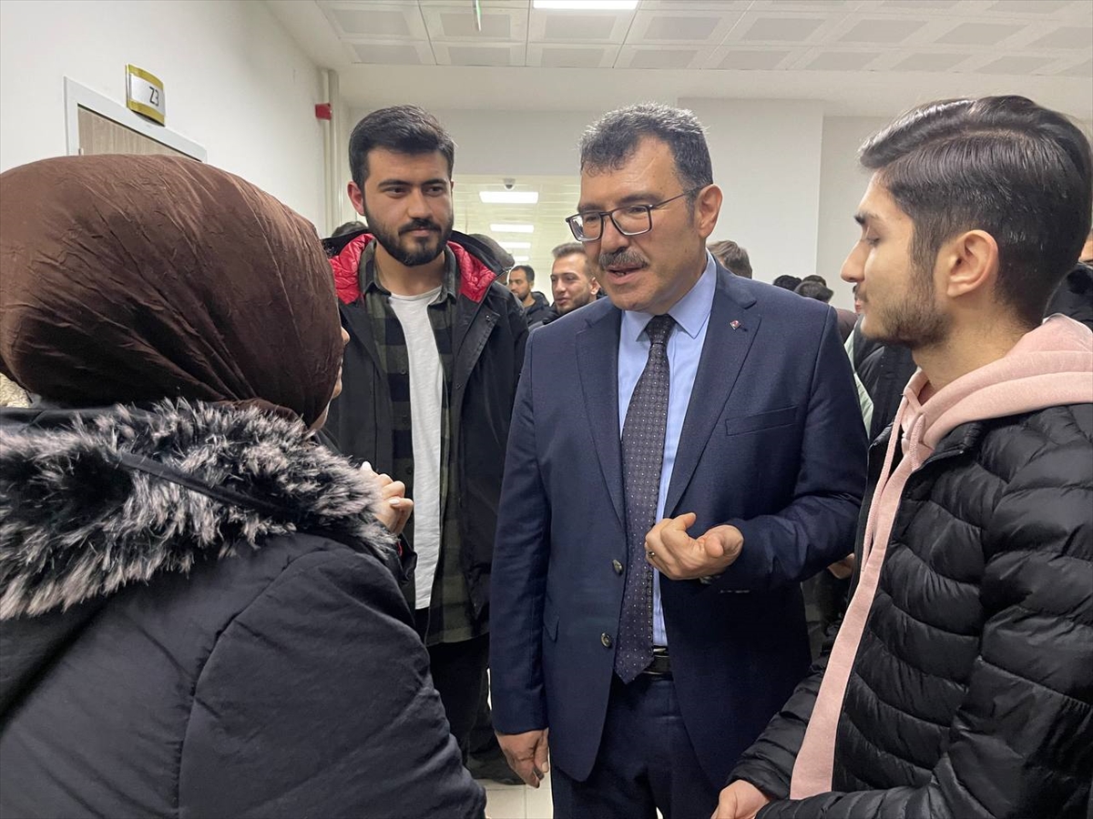 TÜBİTAK Başkanı Mandal Zonguldak'ta öğrencilerle buluştu