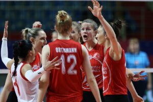 Salon: Burhan Felek Voleybol Hakemler: Marcin Herbik (Polonya), Geir Westbo