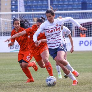 - Ankara Büyükşehir Belediyesi FOMGET, Konak Belediyespor'u 2-1 yenerek B