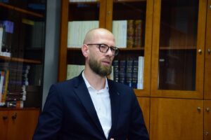 - "(Türk eğitim sistemi) Birincisi, tüm Arnavut öğrenciler gerçek bir