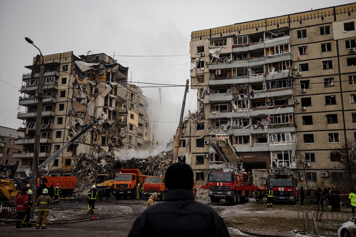 Ukrayna: Rus ordusunun Dnipro'ya füze saldırısında 1'i çocuk 12 sivil öldü