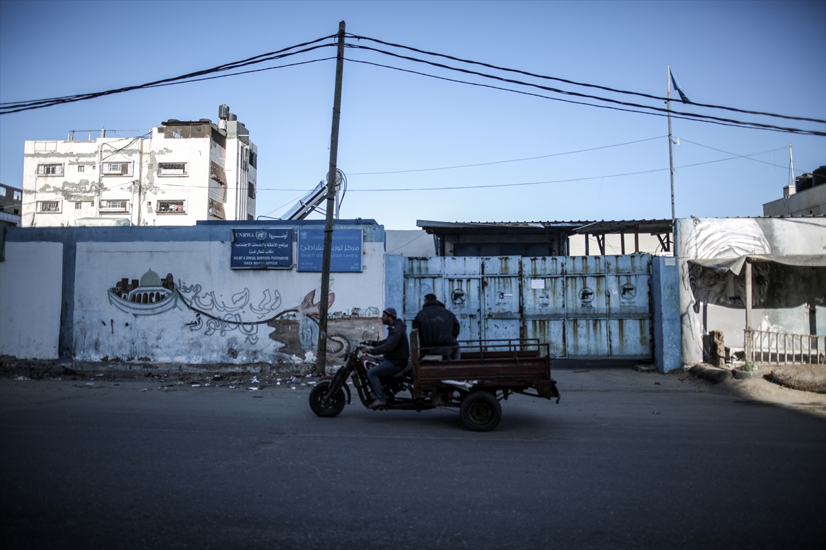UNRWA çalışanları Gazze ve Batı Şeria'da greve gitti